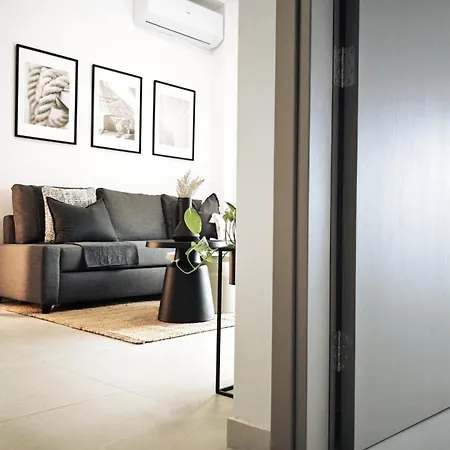 And Sea 12 Apartment