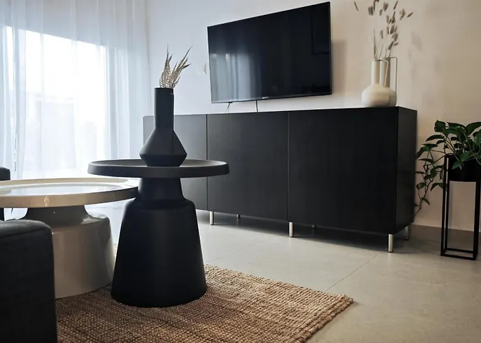 And Sea 12 Apartment