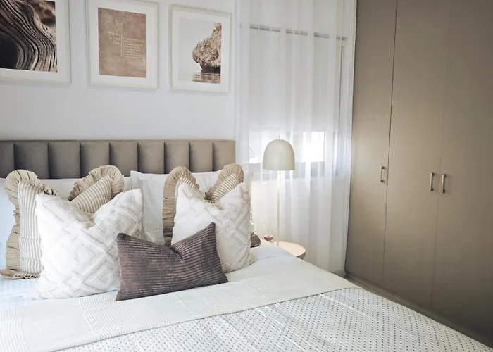 Apartment And Sea 12 *